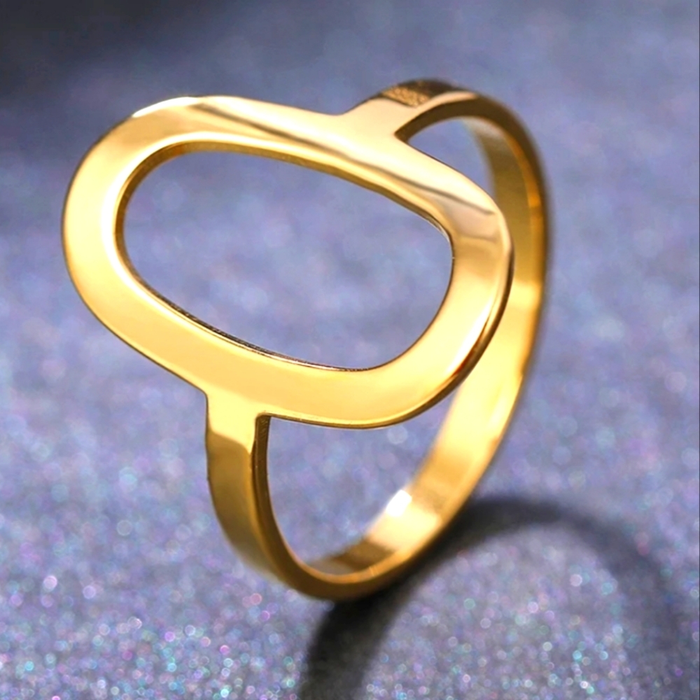 Gold toned contemporary open oval ring. Size 7*